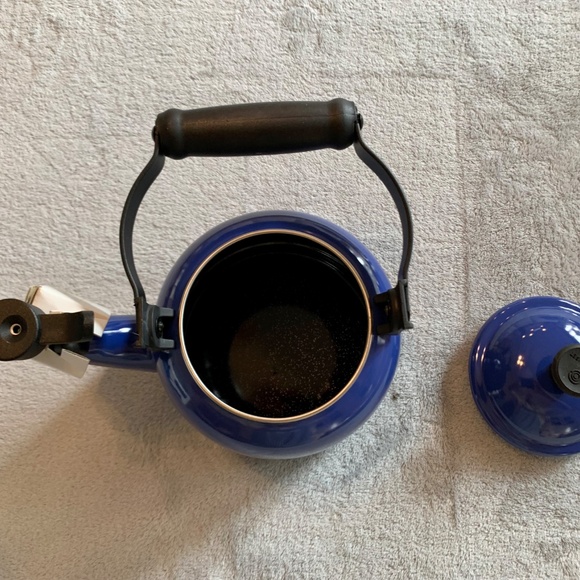 **New Le Creuset Classic 1. 25 Quart Demi Tea Kettle - Cobalt Blue** - Picture 5 of 8